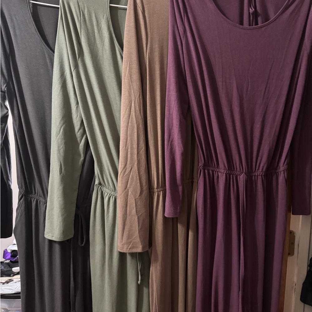 Very Elegant / Comfortable Jumpsuit. Each color are sold separately.